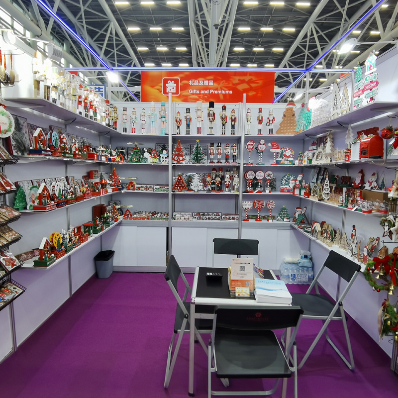 European Retail Chain – Christmas Ornament Collection